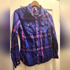 Women's Small Lightweight Long sleeve snap closure t-shirt Small